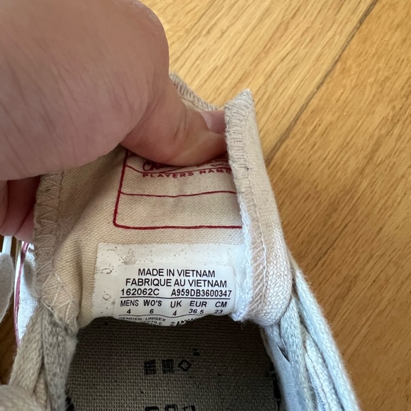 Converse Low Top, Retro Off White, Size 6 - Picture 5 of 6